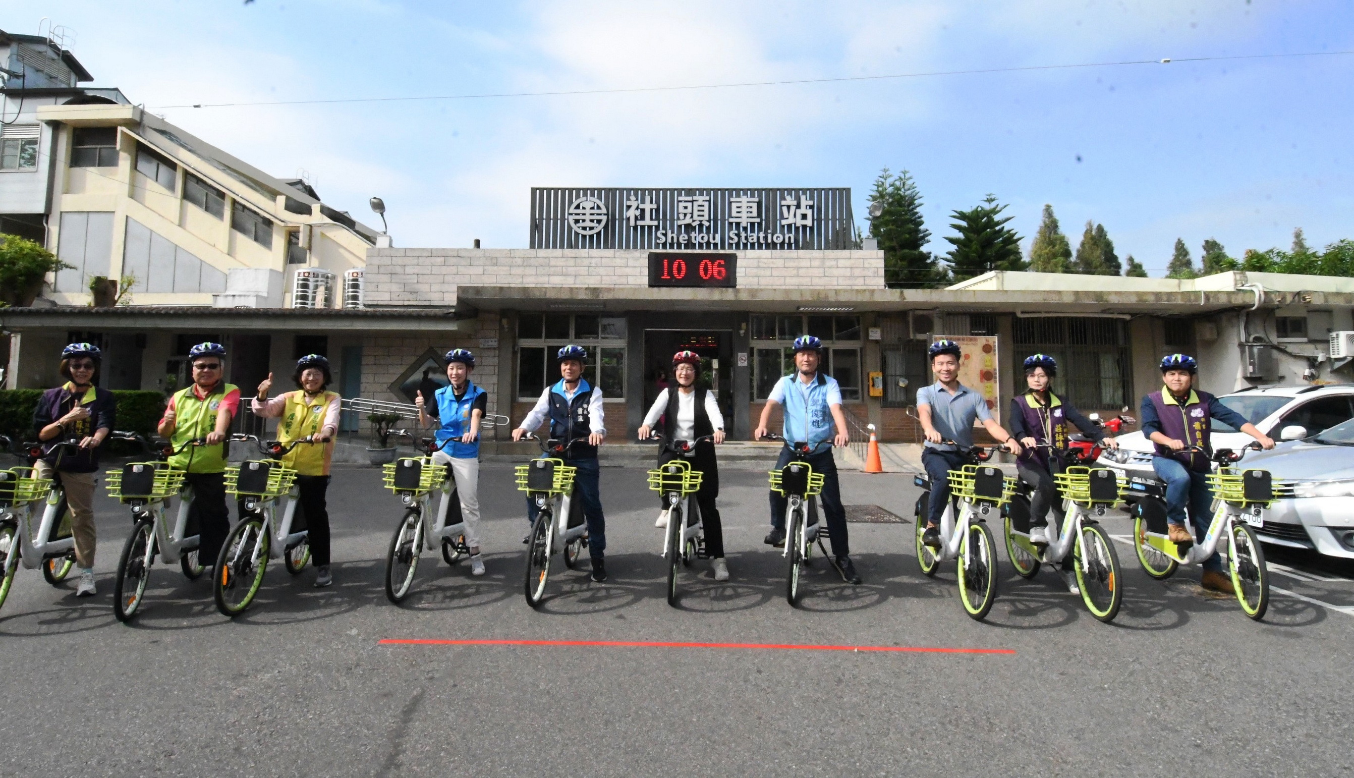 ▲彰化縣政府社頭火車站前廣場建置MOOVO公共自行車系統據點，不僅讓遊客更方便，也提供更節能減碳的交通工具。（記者張溎壕攝）