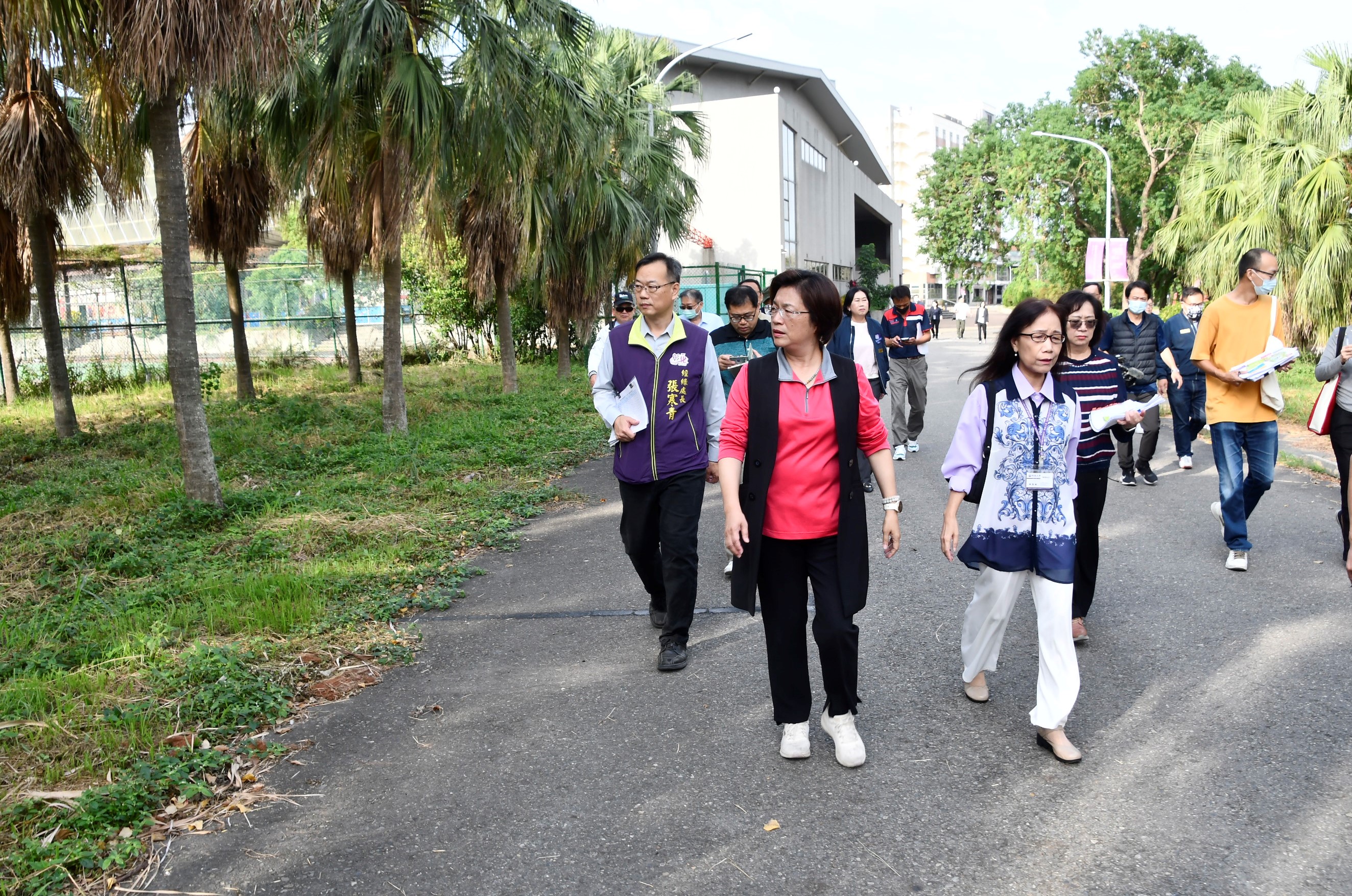 ▲明道大學已確定停招、退場，彰化縣長王惠美率員前往明道大學現勘，爭取 AI 軟體產業智慧園區。（彰化縣政府提供）