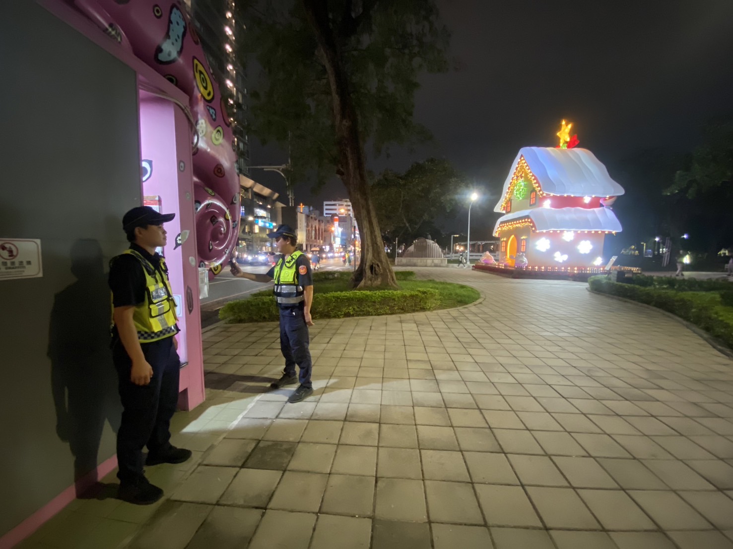 屏東聖誕節走歐風童話」風 屏警致力守護佳節交通治安