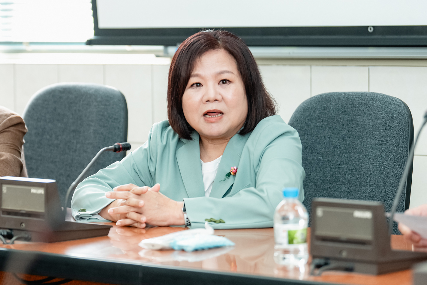 否認拔擢謝宜容 許銘春稱「傳言莫名其妙」:人事任用尊重署長 256 否認拔擢謝宜容 許銘春稱「傳言莫名其妙」:人事任用尊重署長 255