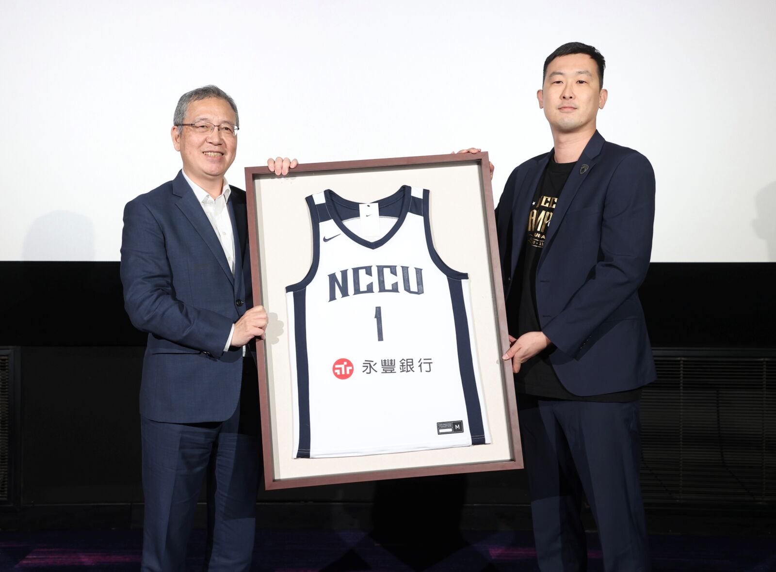 翻轉金融提升國內運動風氣 永豐銀行助攻政大雄鷹籃球隊 274 翻轉金融提升國內運動風氣 永豐銀行助攻政大雄鷹籃球隊 273