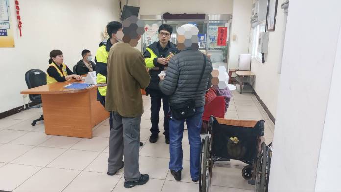 9旬婦1原因冷風中徘徊 桃園警暖心伸援助返家 56 2005985 0