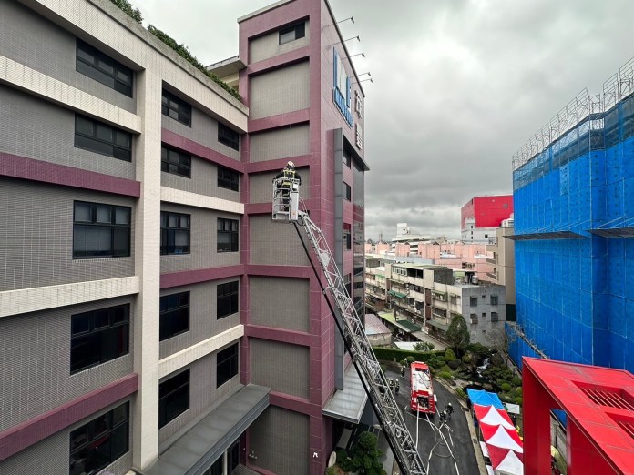 消防機器人現身八德廠房演練 大湳分隊展現高效救援實力 56 S 52609520 0