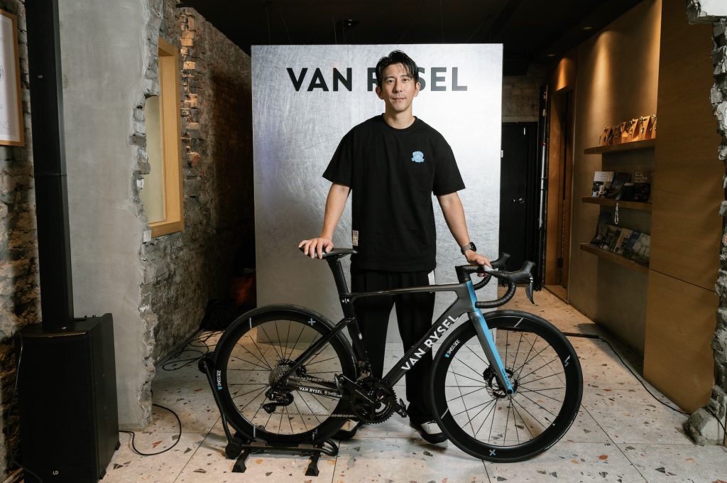 修杰楷突破自我極限！帶領車隊體驗世界級冠軍車VAN RYSEL RCR 的魅力