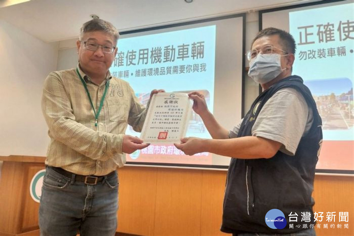 環保局前往世紀綠能工商、新生醫校合作執行校園教育宣導,宣導如何正確使用機動車輛。