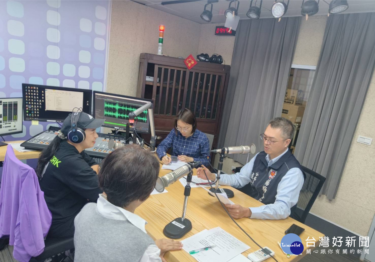 楊梅分局長親上電臺識詐宣導，全力守護民眾財產。