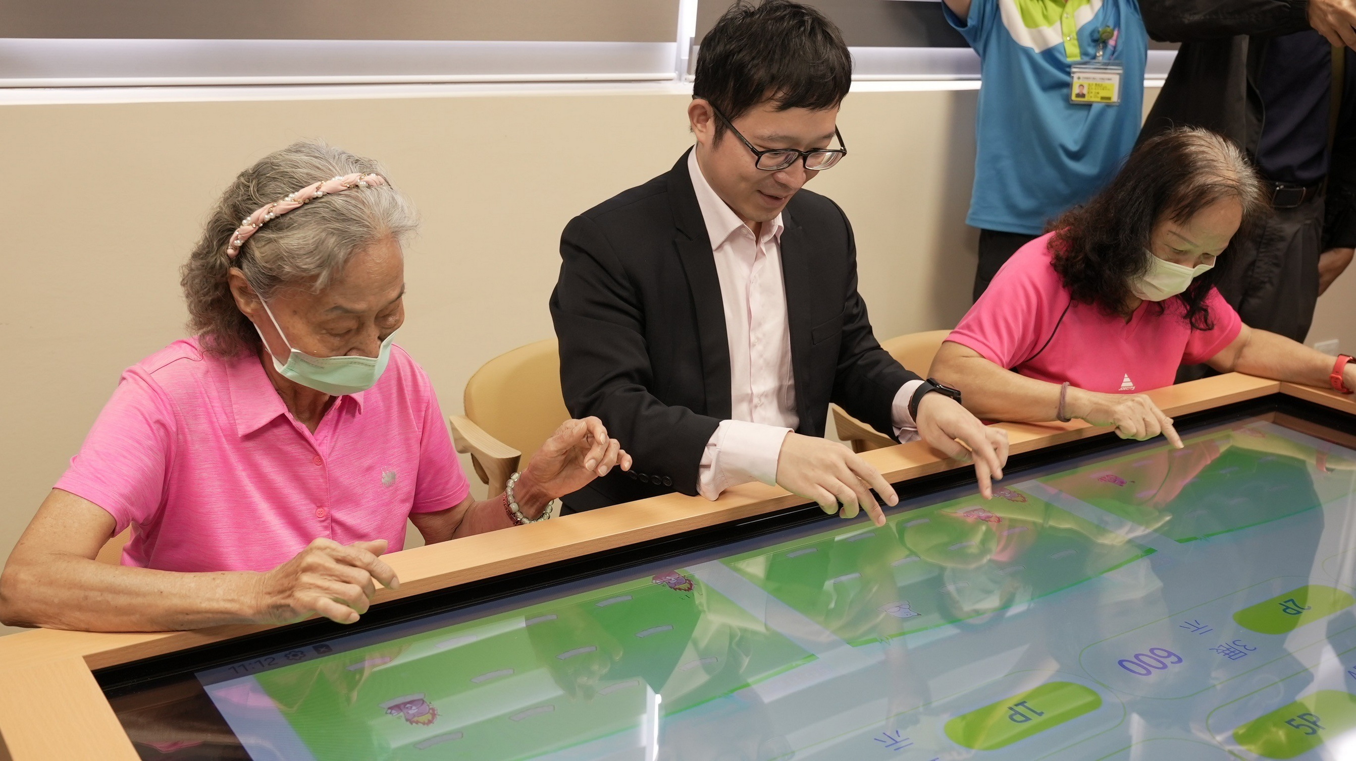 ▲田中秀和苑日照中心舉行「智慧樂活健康日照遊樂園」啟用，為長者打造一個兼具樂趣與健康的智慧生活場域。（記者張溎壕攝）