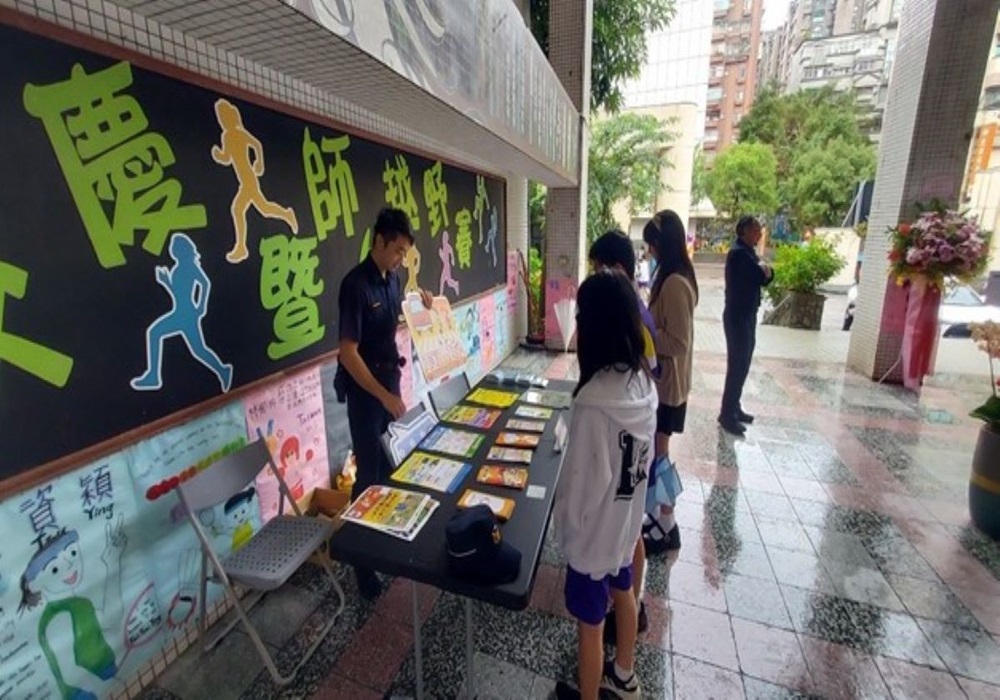 3死2傷歷歷在目 內湖警深入校園交通宣導 240 248241122a04