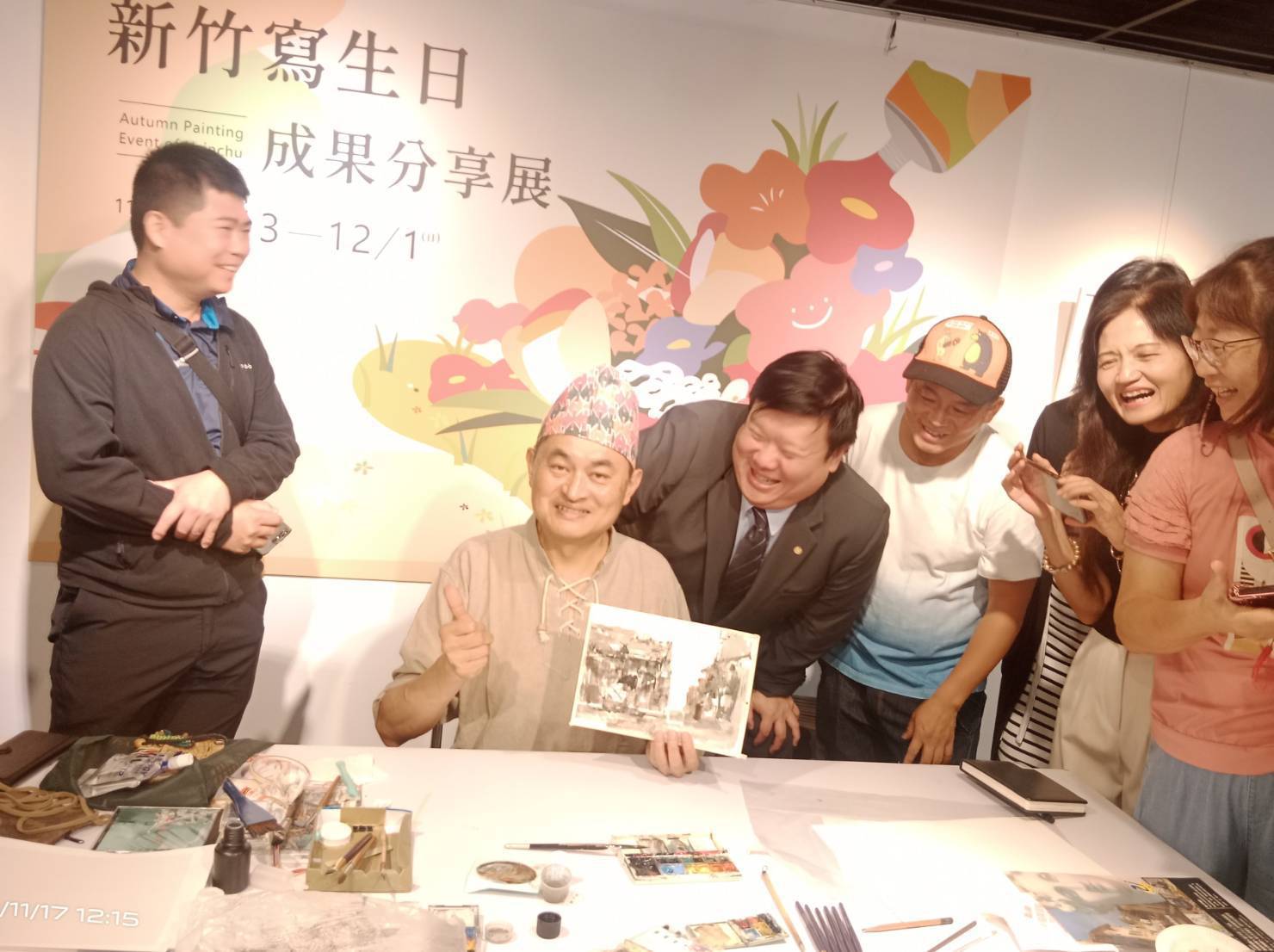 新竹寫生日發起人姚植傑老師,現場技法示範。(圖/記者黃溎芬攝影)