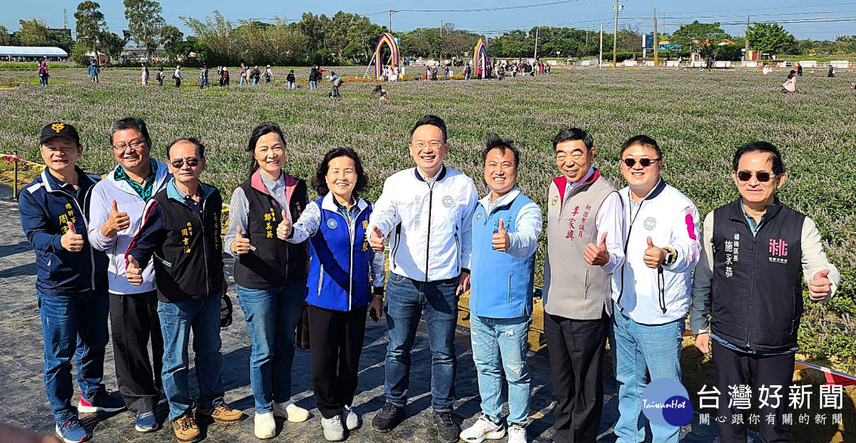 桃園市副市長蘇俊賓與貴賓合影。<br /><br /> <br /><br /> 