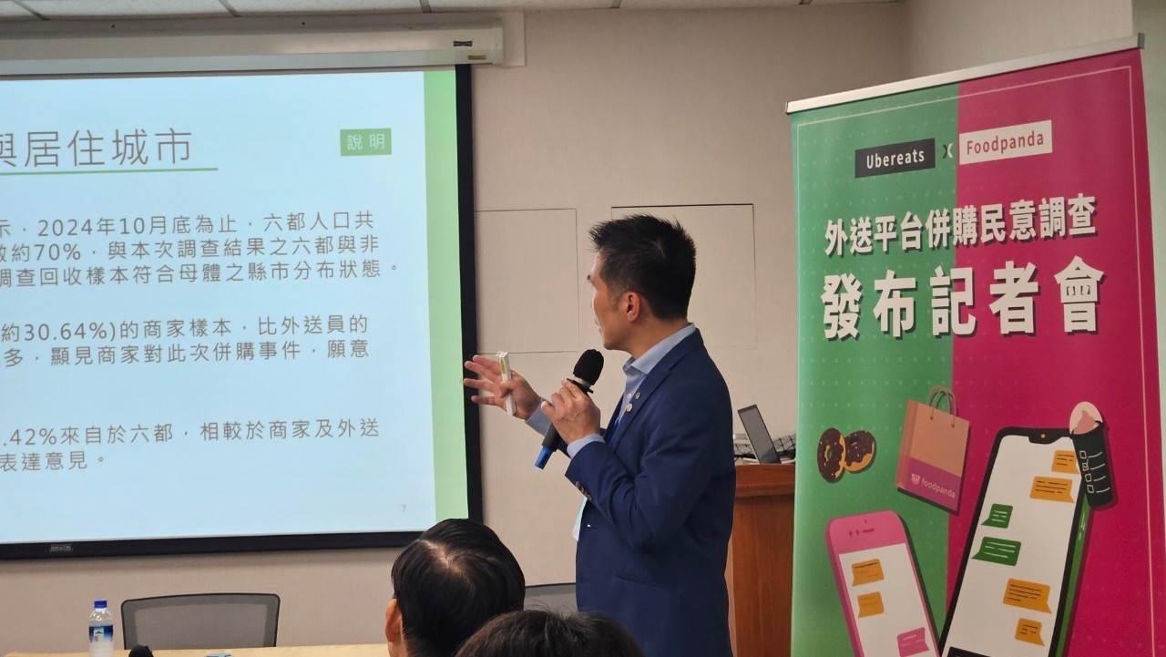 高雄大學資訊管理學系副教授兼系主任楊書成