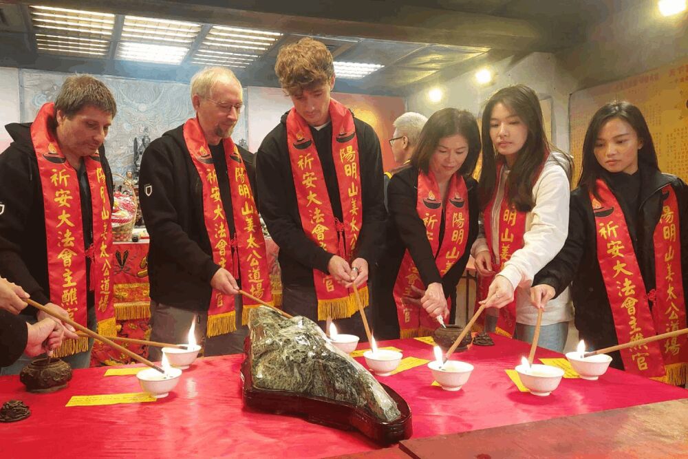 比特幣教父Adam Back訪姜太公道場 點七星燈為台祈福 240 照片來源:陽明山姜太公道場提供