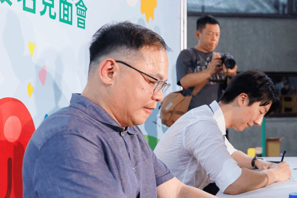 吳崢恭賀王義川遞補立委 吳怡萱斥喪事喜辦、陳冠安轟無恥沒下限 246 照片來源:吳崢臉書