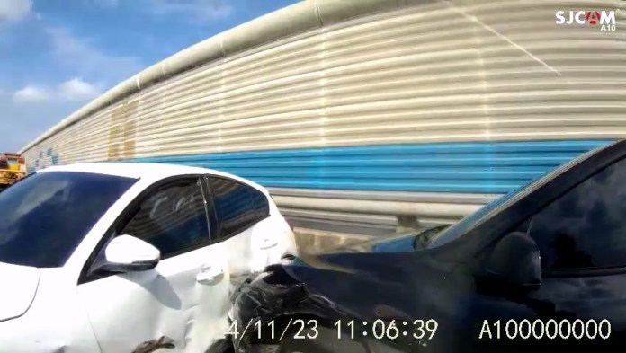 超驚險!國道2號兩車碰撞 愛犬衝出亂竄警急圍捕 55 S 42680415