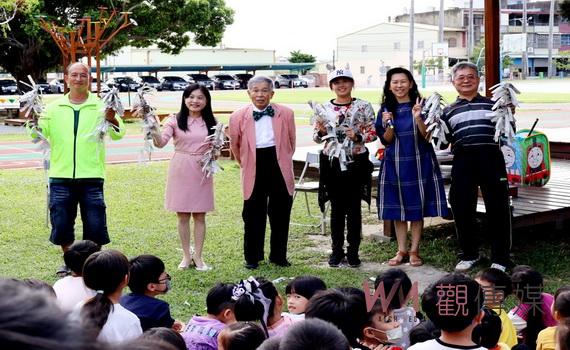 日本魔術爺爺文祥國小演出師生驚喜連連 楊素綾校長期勉學生胸懷地球村、志工無國界
