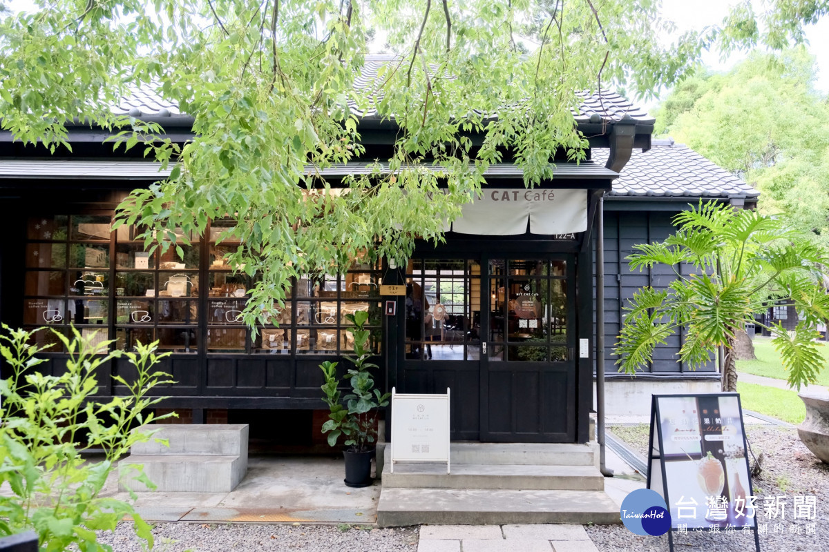 嘉義市政府今(113)年再度推出「嘉市潮選店2.0」,共納入136家潮選店,涵蓋「咖啡茶屋」、「跨界料理」、「風格選物」、「職人手作」、「書店文具」等類型/嘉義市府提供