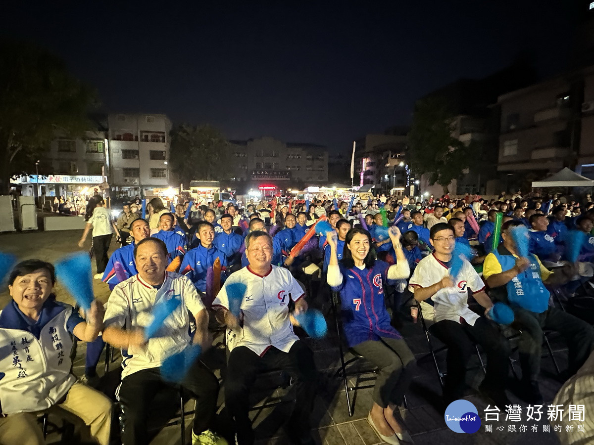 許縣長王副縣長與議員等嘉賓鄉親一同觀賞。（記者扶小萍攝）
