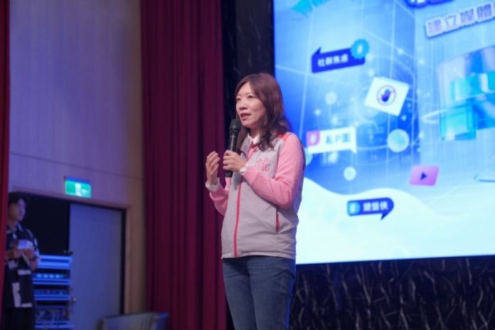 桃園青年局邀名人演講 探討數位時代網路挑戰 75 202411231934 59 1 1