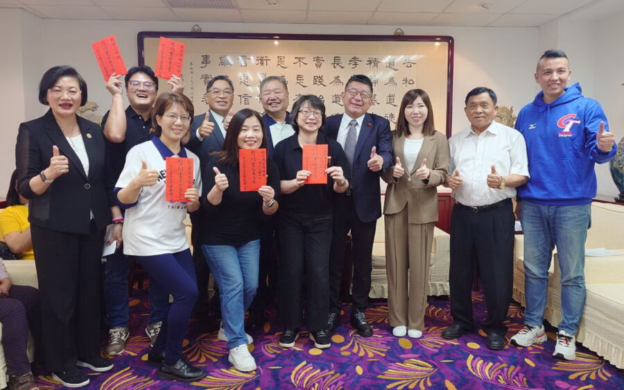 新北市議長蔣根煌今(25)日邀社福單位前往新北市議會茶敘,副議長陳鴻源、國民黨團書記長陳偉杰、民進黨團總召張維倩及無黨黨團總召蔡錦賢,也都到場致意。(新北市議會提供)