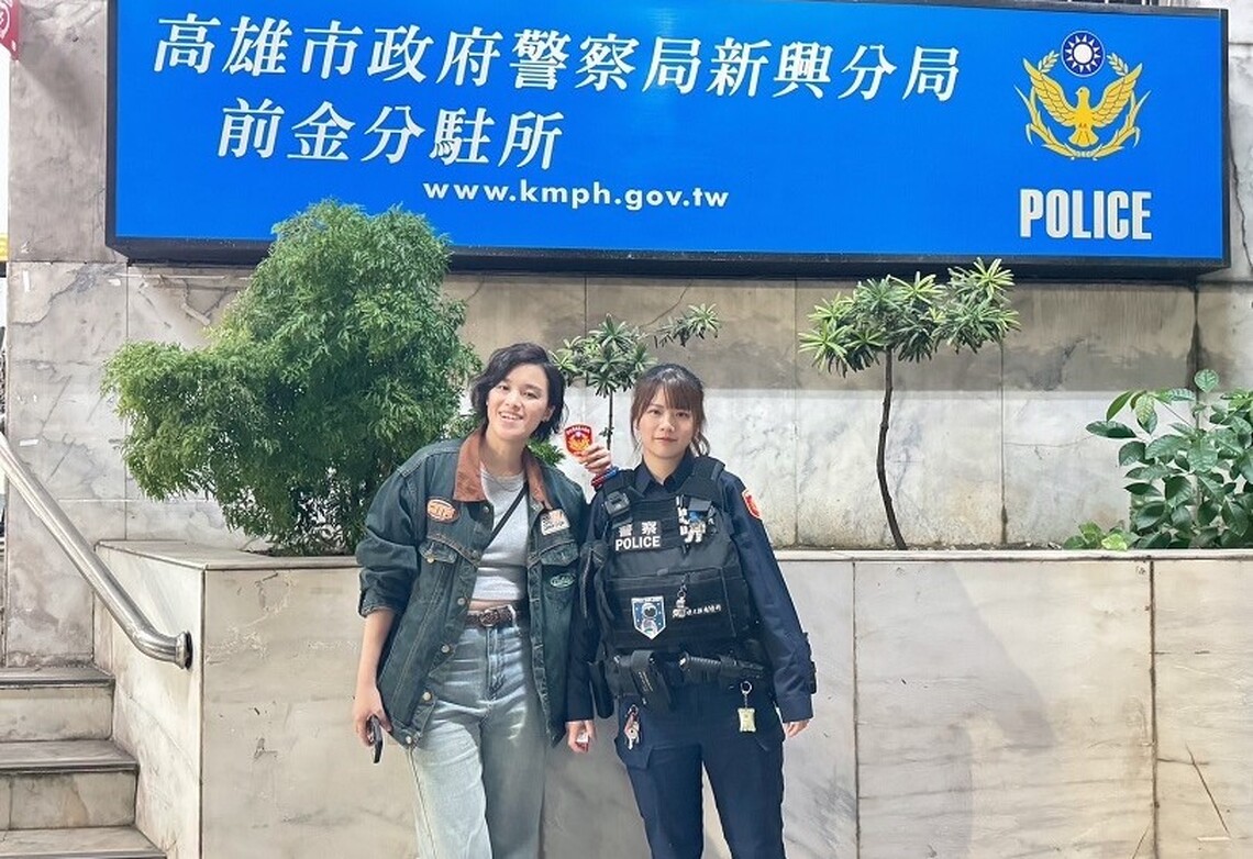 港警迷路求助高雄警所 台港警察互贈警徽展友誼