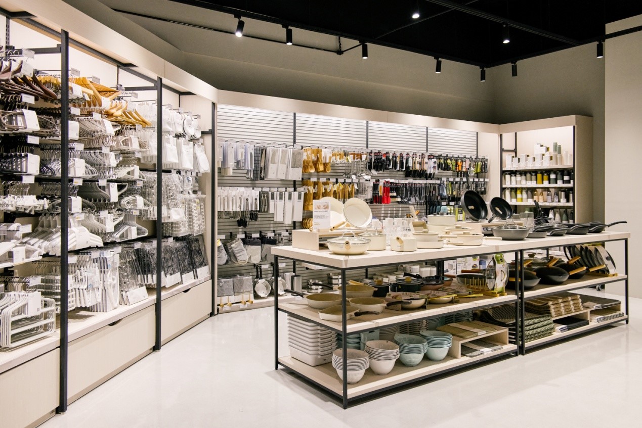 無懼電商時代!HOLA插旗北台灣最大Outlet
