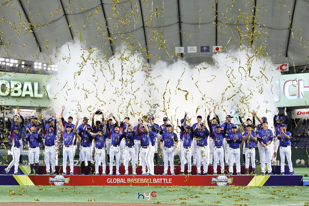 陳傑憲、陳晨威及黃子鵬都念高雄學校 陳其邁:加發國光獎章、獎金 214 陳傑憲、陳晨威及黃子鵬都念高雄學校 陳其邁:加發國光獎章、獎金 213