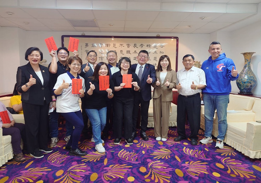 蔣根煌廣邀社福單位茶敘 贈50萬慰問金爭預算助弱勢 250 248241125a10