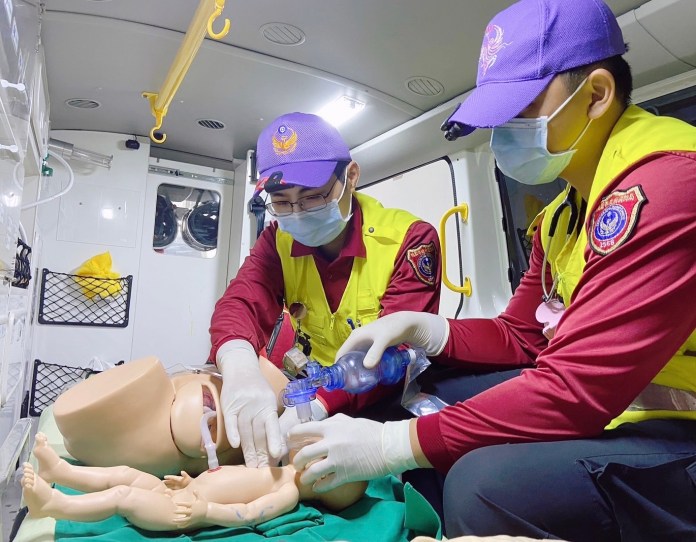 10萬分之1的機率!桃消新屋分隊救護車上接生「人魚寶寶」 母子均安 68 S 78962772 0