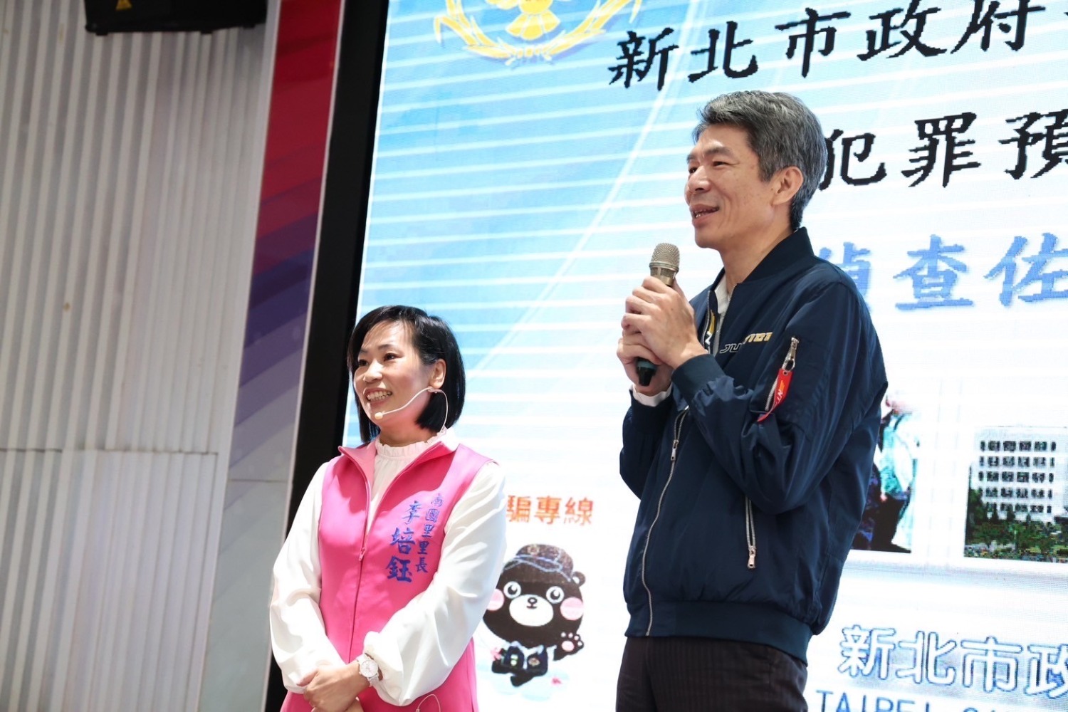 三峽警分局長劉文雄率團隊前往南園里做識詐宣導。(記者徐煜勝翻攝)