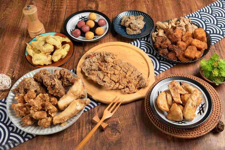 「2024高雄鹹酥雞嘉年華」有眾多名店齊聚,一炸高下。 圖:高雄市政府觀光局/提供