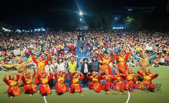 紙風車劇團台語兒童劇新戲碼上演 彰化囝仔擠爆延平公園搶看順風耳的新香爐