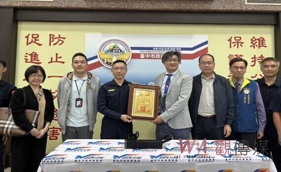 執勤利器再升級!臺灣鐵鎚大廠力挺警察 無償捐贈破門錘