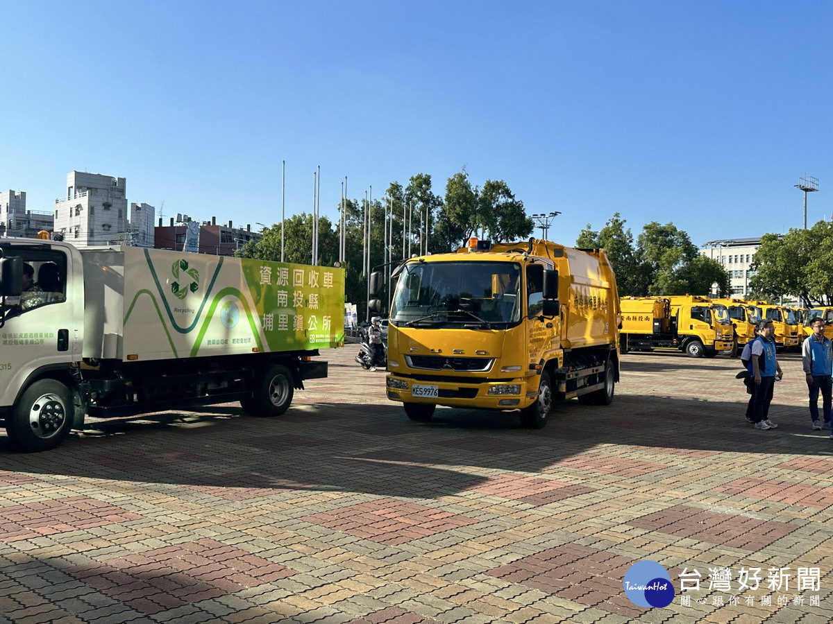 10鄉鎮市各派員開新車回鄉。(記者扶小萍攝)