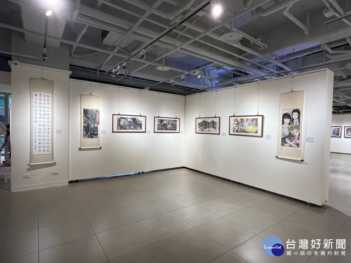 八德國中第25屆美術班舉行畢業成果展,展覽主題為「美有煩惱」。