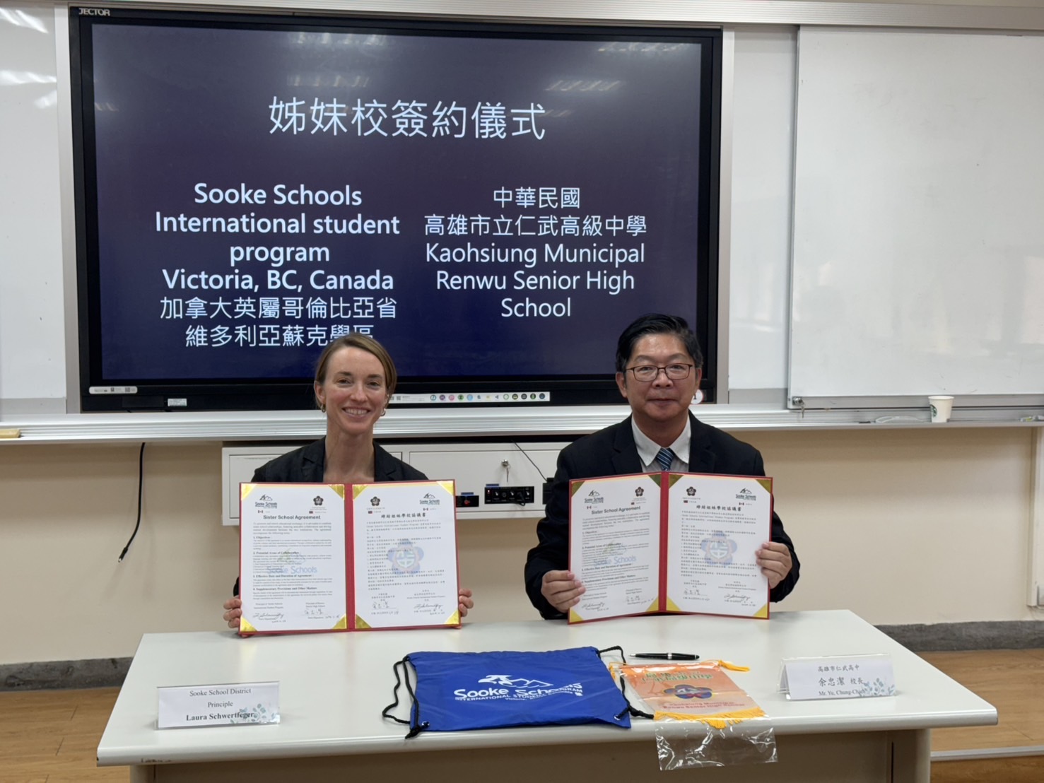▲圖：仁武高中與加拿大蘇克學校國際學生部於國立台北教育大學簽署合作交流備忘錄(MOU)。（ 記者李堂安翻攝）
