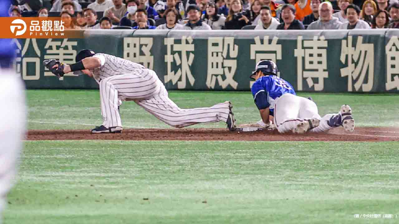 台灣隊潘傑楷12強賽場上英勇撲壘 受傷退場家人驕傲不已