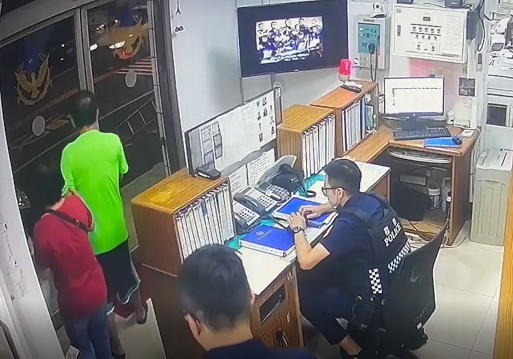 失智老翁街頭攔人認親 樹林警暖心助他平安返家 236 248241126a04
