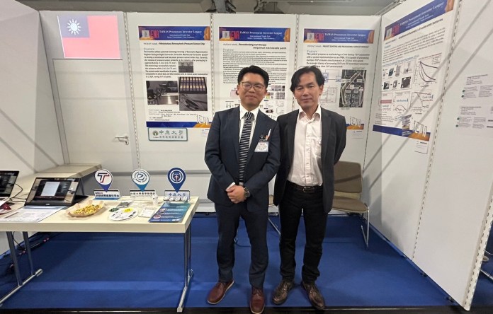 德國紐倫堡國際發明展圓滿落幕 中原大學抱回4大獎 84 03 中原大學醫工系教授陳民樺圖左代表中原赴德國參加紐倫堡國際發明展,並獲得銀牌肯