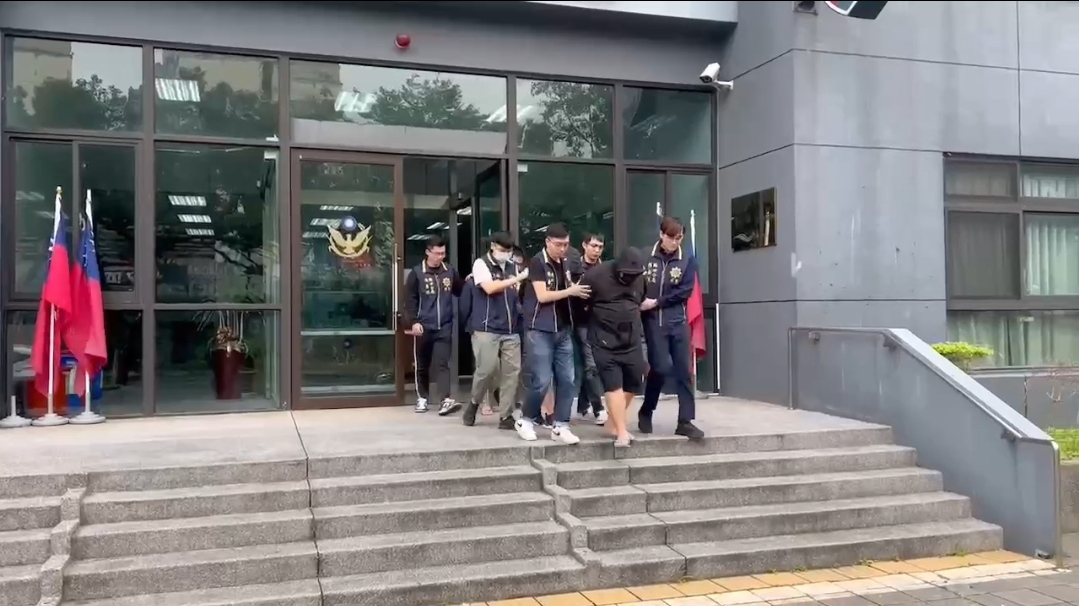 林口警分局成功破獲詐騙集團金流系統,逮捕3名負責「收水」的嫌犯。(記者 黃荷琇翻攝)