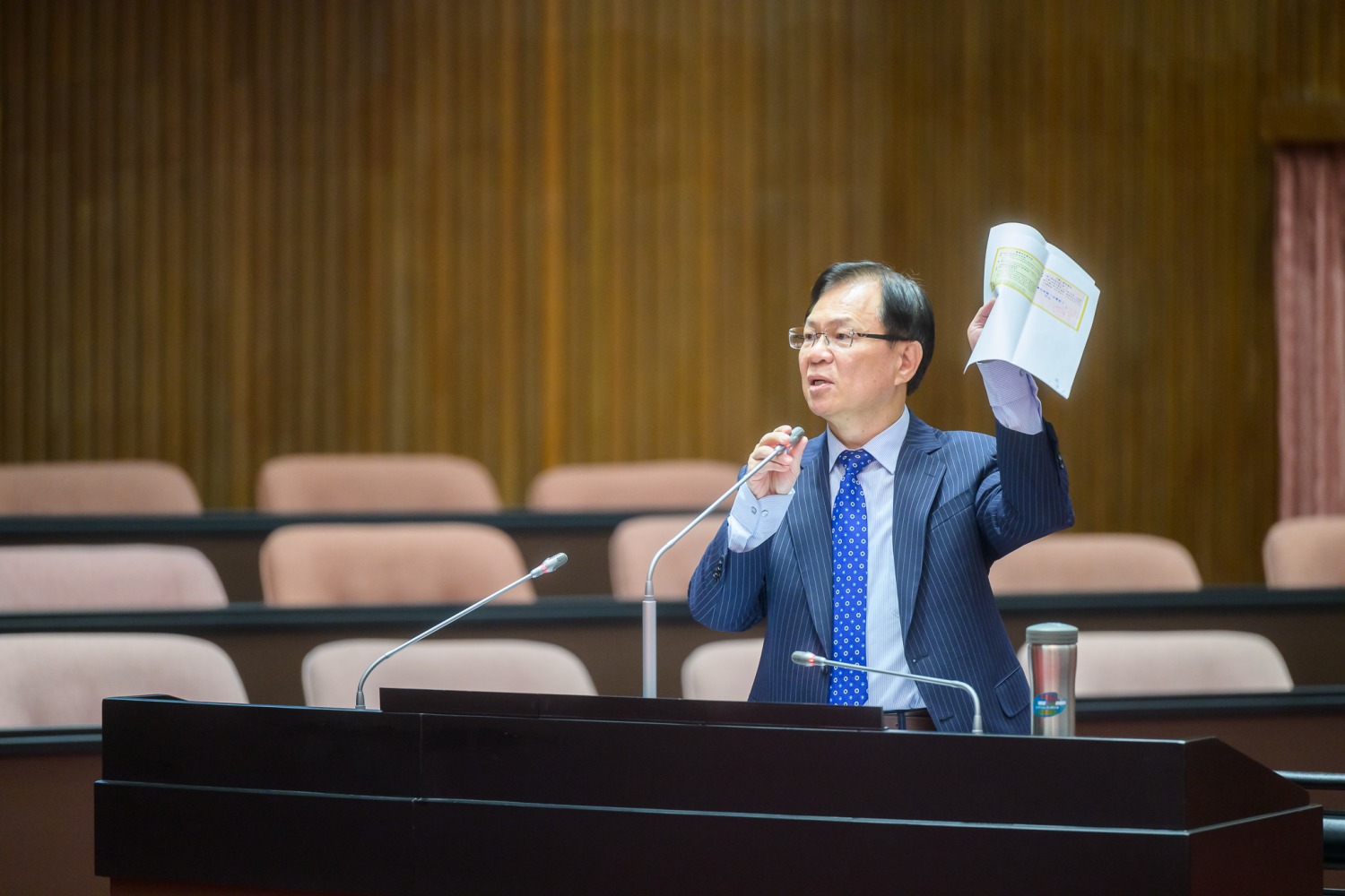 張啓楷26日下午對考試院副院長被提名人許舒翔進行同意權質詢。(圖/張啓楷國會辦公室)