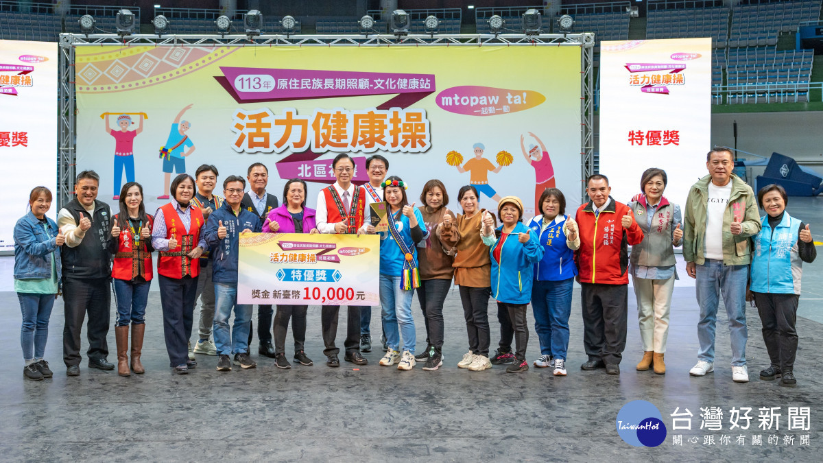張市長表揚平鎮文健站。<br /><br />