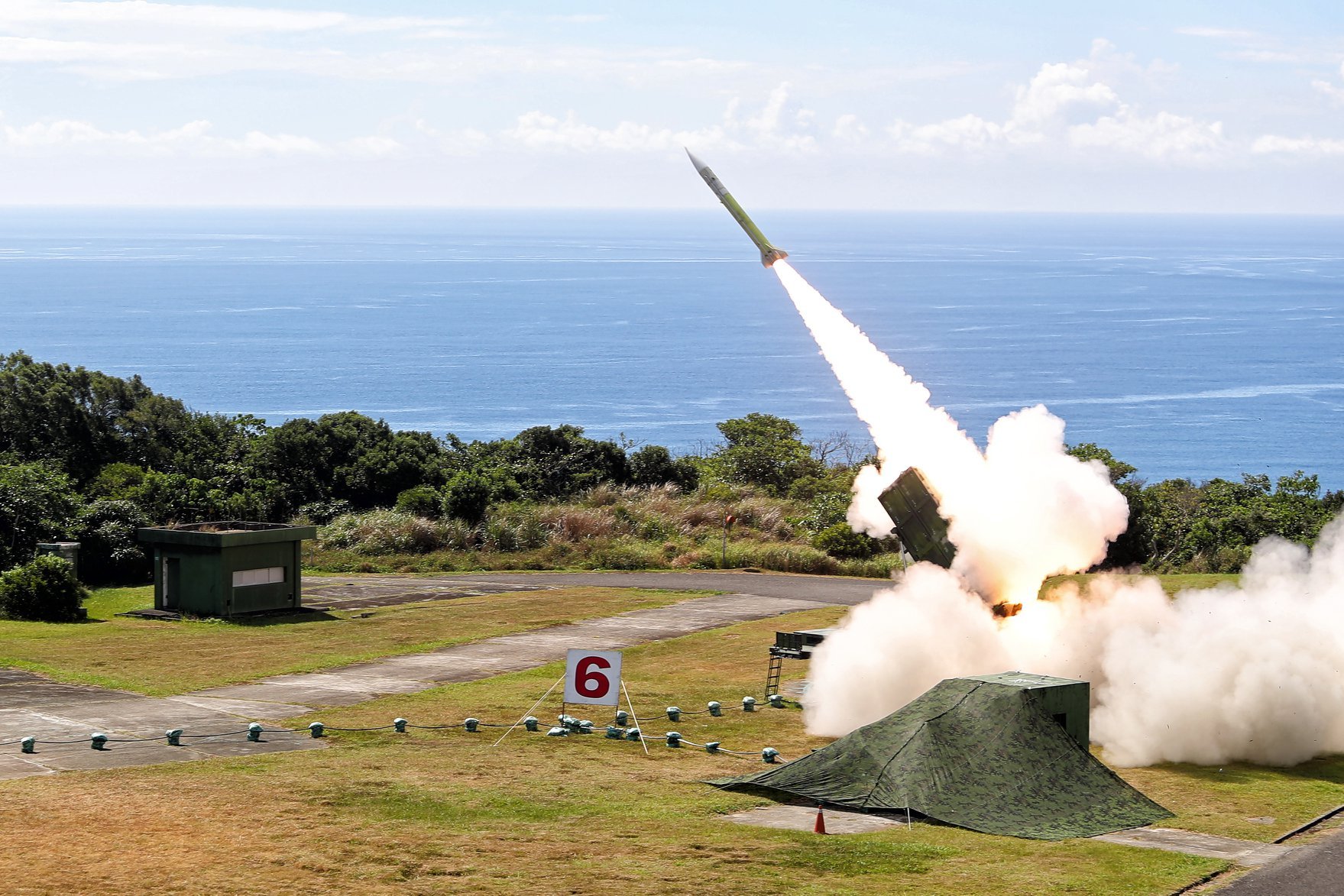解放軍將趁賴清德出訪友邦對台軍演,國防部強調,國軍將以實力捍衛和平。天弓飛彈資料照片