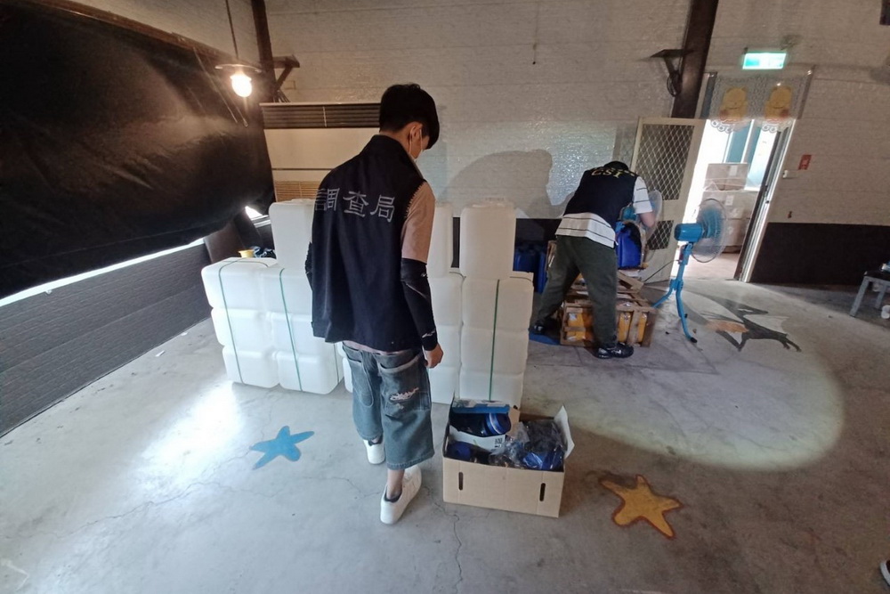 冒稱「化妝品原料」製喵喵 調查局破上噸甲基苯基原料 212 冒稱「化妝品原料」製喵喵 調查局破上噸甲基苯基原料 211