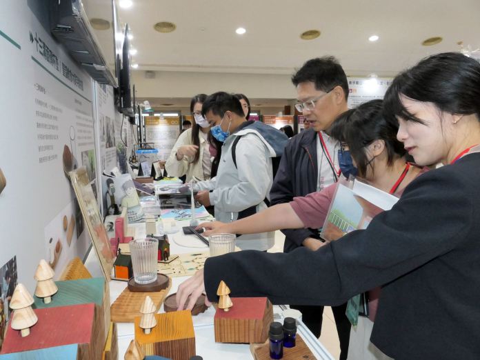 龍華科大深耕在地 USR計畫成果豐碩 78 龍華科大USR期末成果展 產官學攜手環境永續落實社會責任 3
