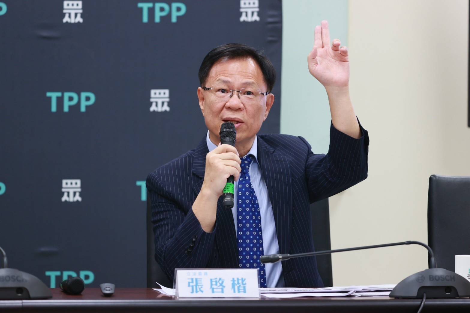 張啓楷指出,火力發電屬於高碳排能源,恐不利我國減碳之推動,所產生PM2.5更嚴重影響國人健康。(圖/張啓楷國會辦公室)
