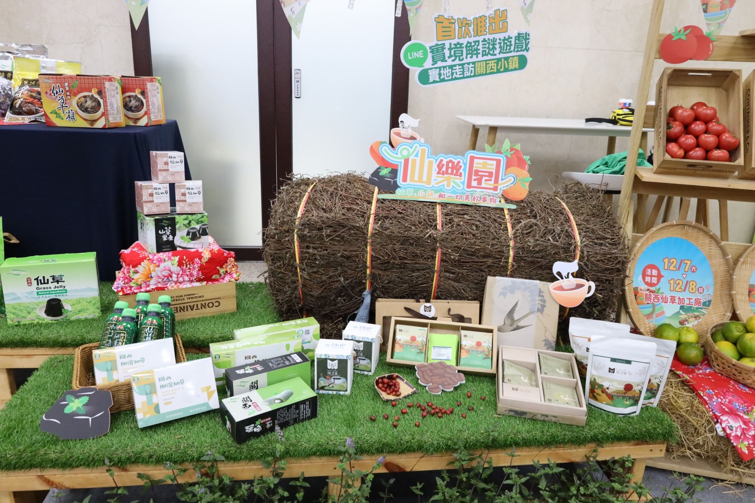 關西仙草節推出小鎮風格解謎遊戲,農特產品展售及手作DIY體驗闖關等活動。(圖/記者黃溎芬攝影)