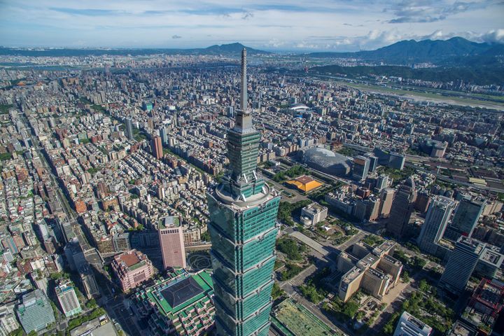 台北101紀念品店即日起至11月29日,祭出精選商品85折優惠並特別推出限定贈品活動。 圖:臺北市政府觀光傳播局/提供