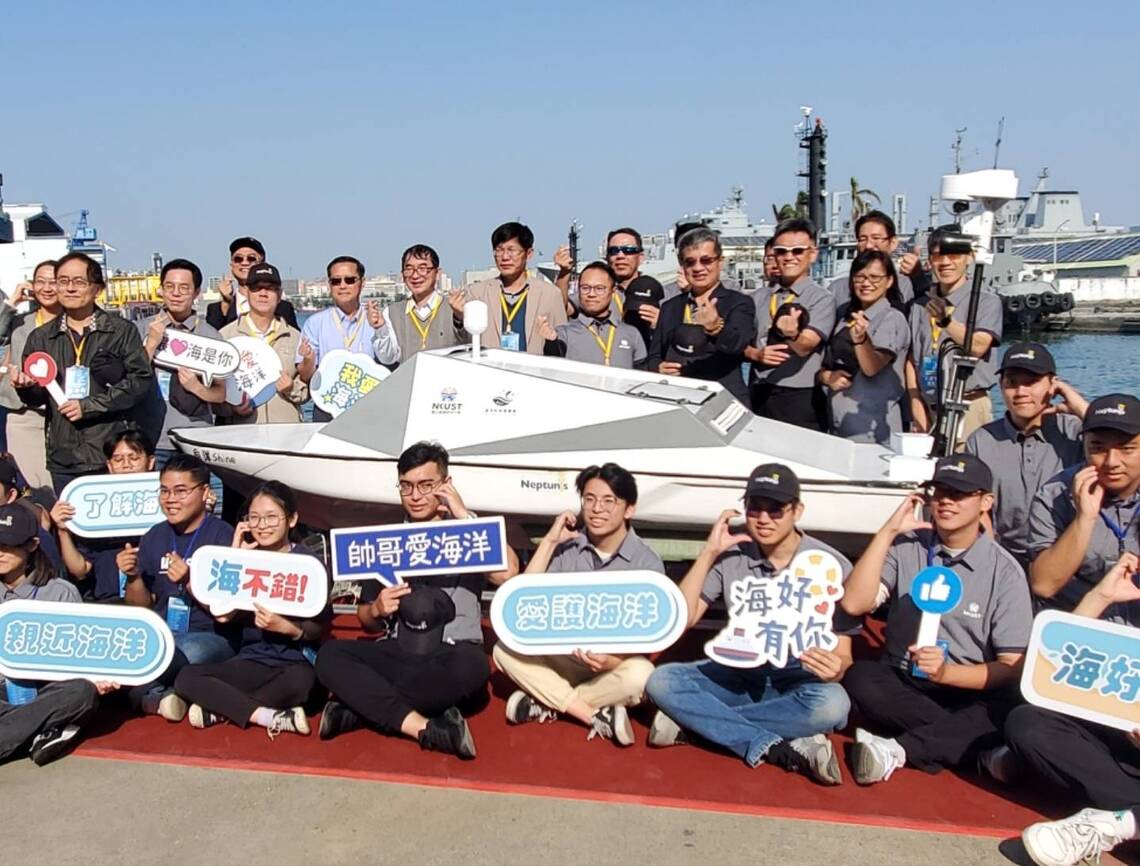 漾新聞|全國首台永續無人智慧船下水啟用 「海的大學」高科大發揮併校後資源整合1加1大於2的效果
