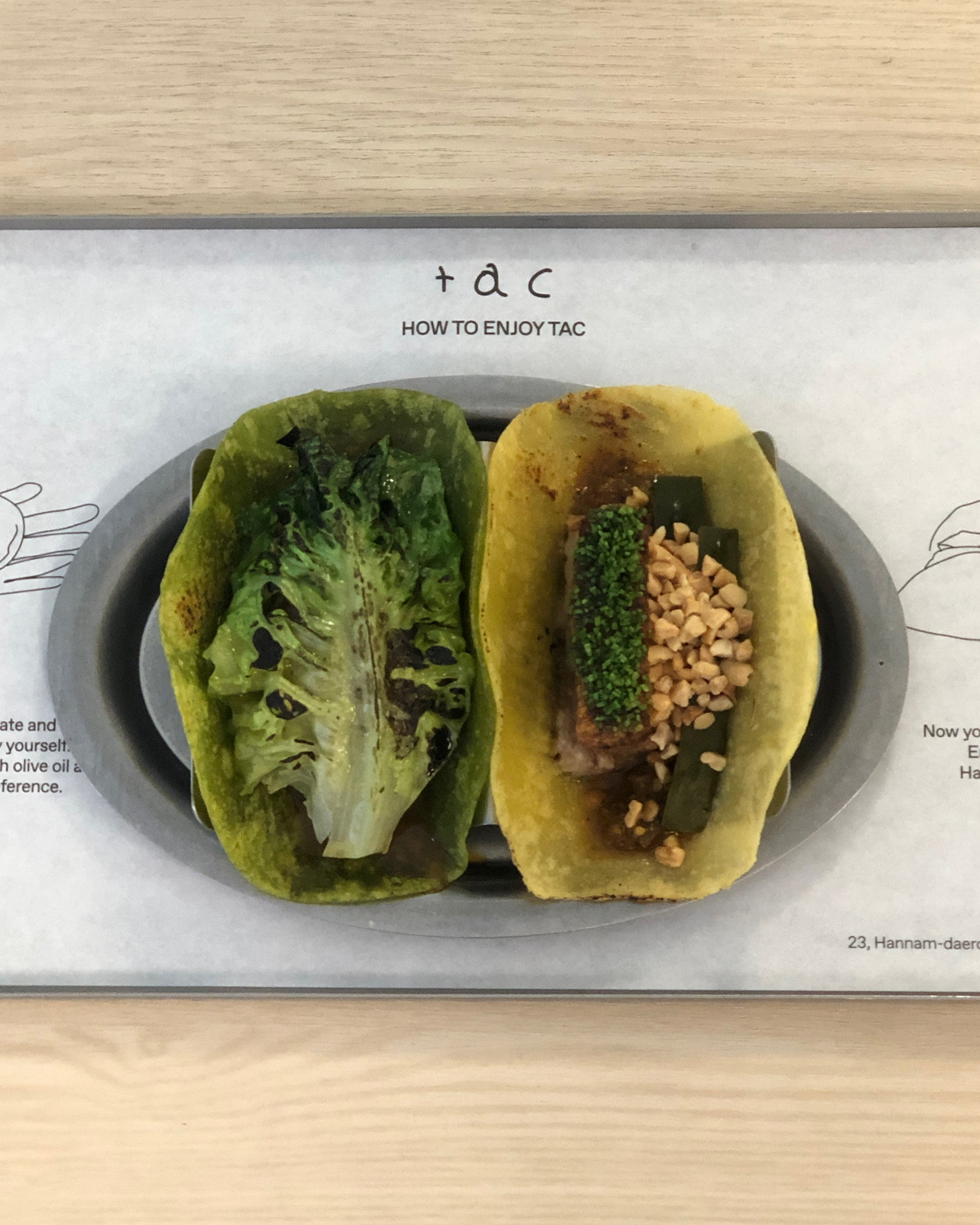 韓國tac.seoul塔可，左為醬燒牛肉口味、右為脆皮五花豬口味
