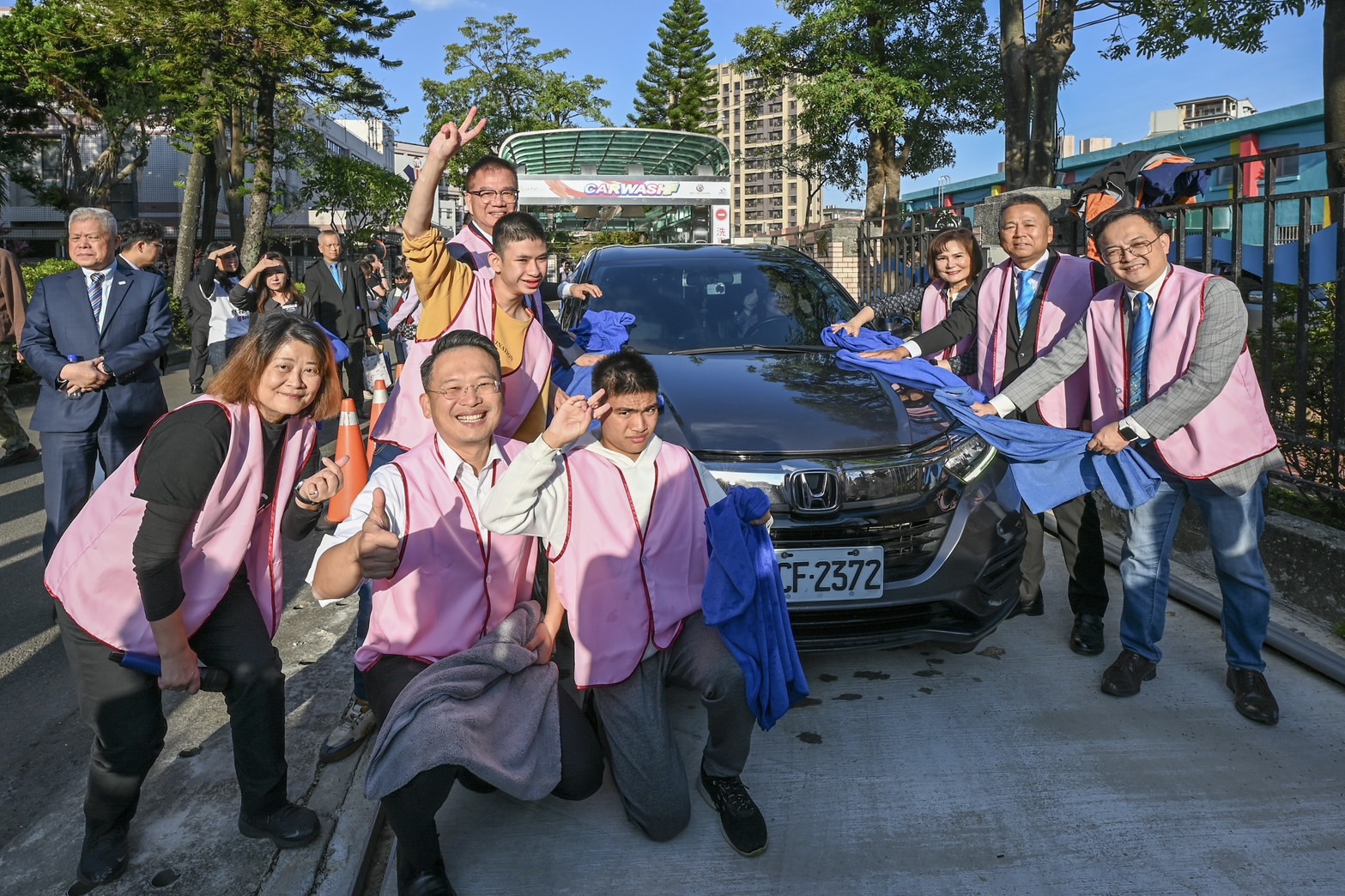 特教學校獲贈自動洗車機 蘇俊賓攜特教學子開箱體驗 228 特教學校獲贈自動洗車機 蘇俊賓攜特教學子開箱體驗 227